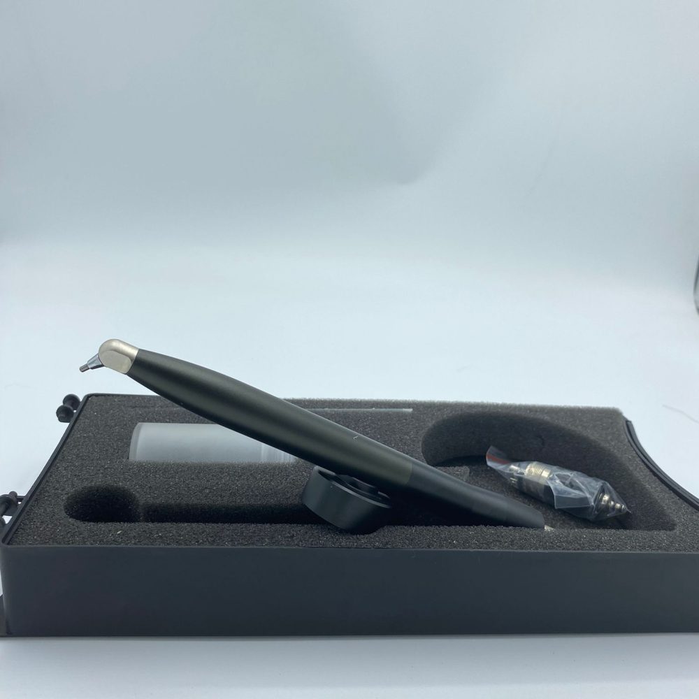 Sabbiatrice intra-orale con attacco MID-WEST (M4).